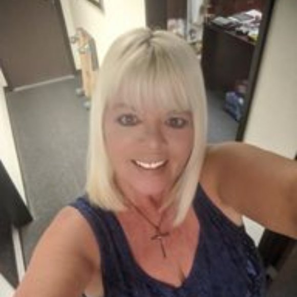 Meet your Posher, Cathy - Picture 1 of 1